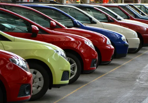 Auto noleggio al aeroporto di Heraklion Flotta-di-auto-a-noleggio-a-Creta